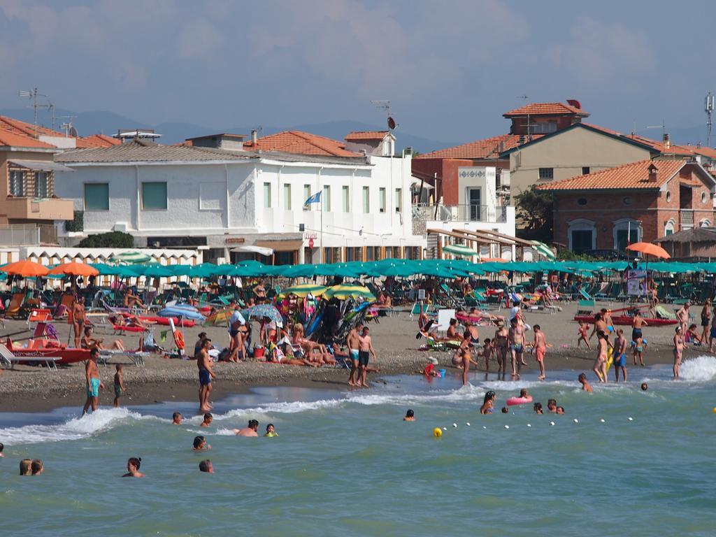 Hotel Aurora Marina di Cecina Eksteriør bilde